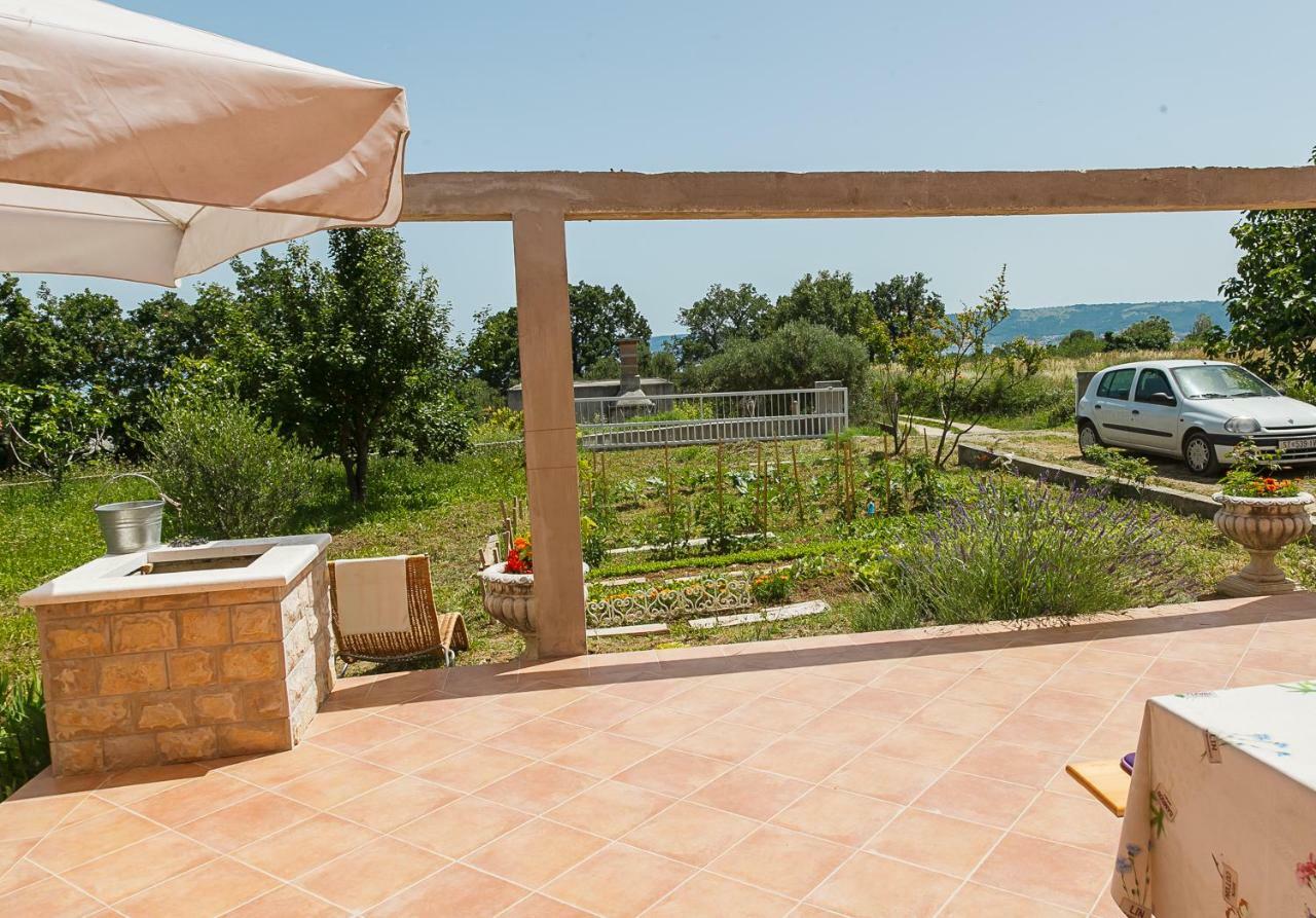 Castello Flower Apartment Kastela Exterior photo