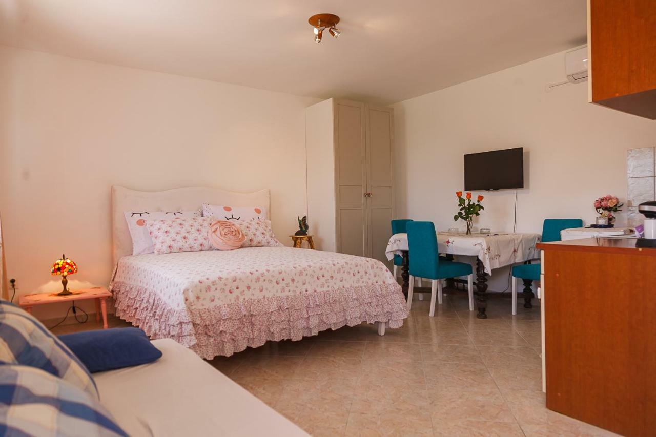 Castello Flower Apartment Kastela Exterior photo