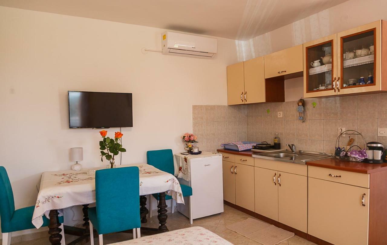 Castello Flower Apartment Kastela Exterior photo