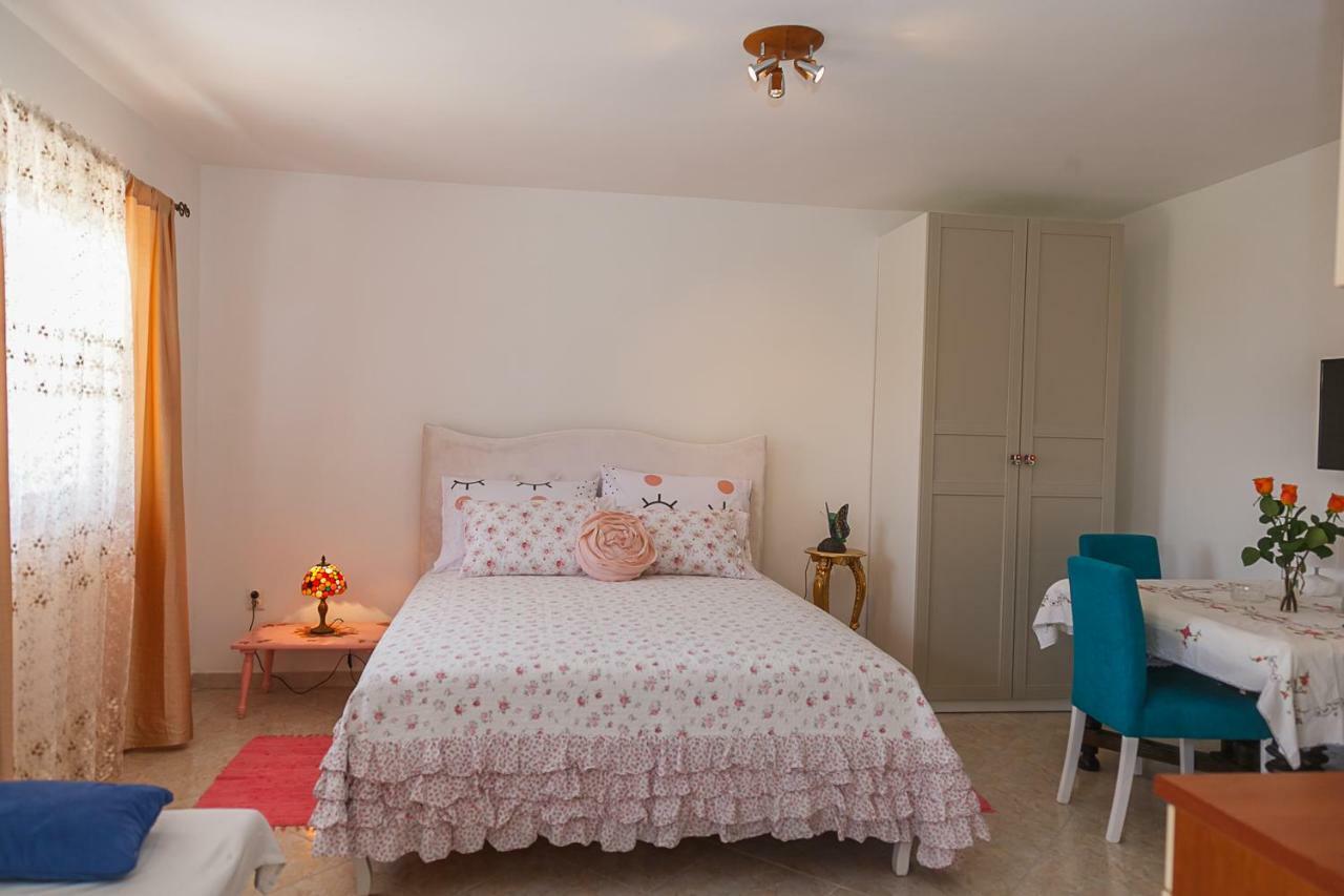 Castello Flower Apartment Kastela Exterior photo