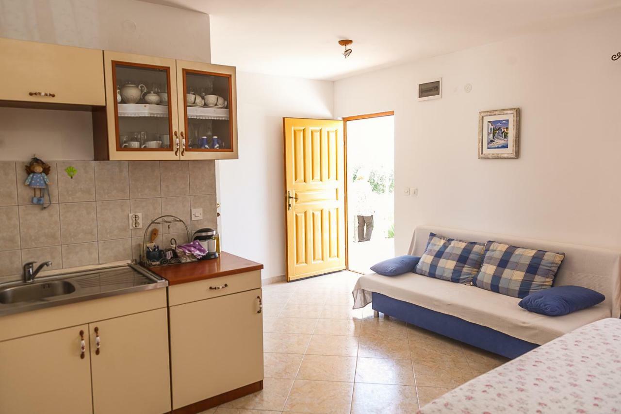 Castello Flower Apartment Kastela Exterior photo